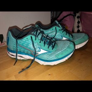 Athletic Running Shoes